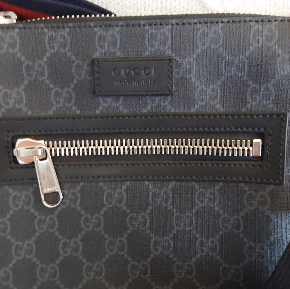GUCCI GG MENS MESSANGER BAG - Picture 2 of 15